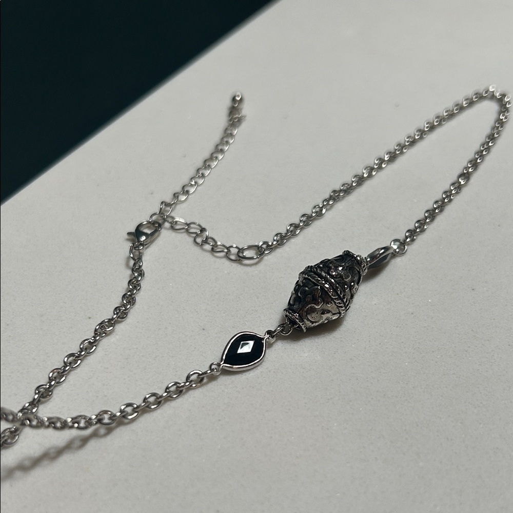 Elegant Silver Pendant Necklace - Picture 6 of 8
